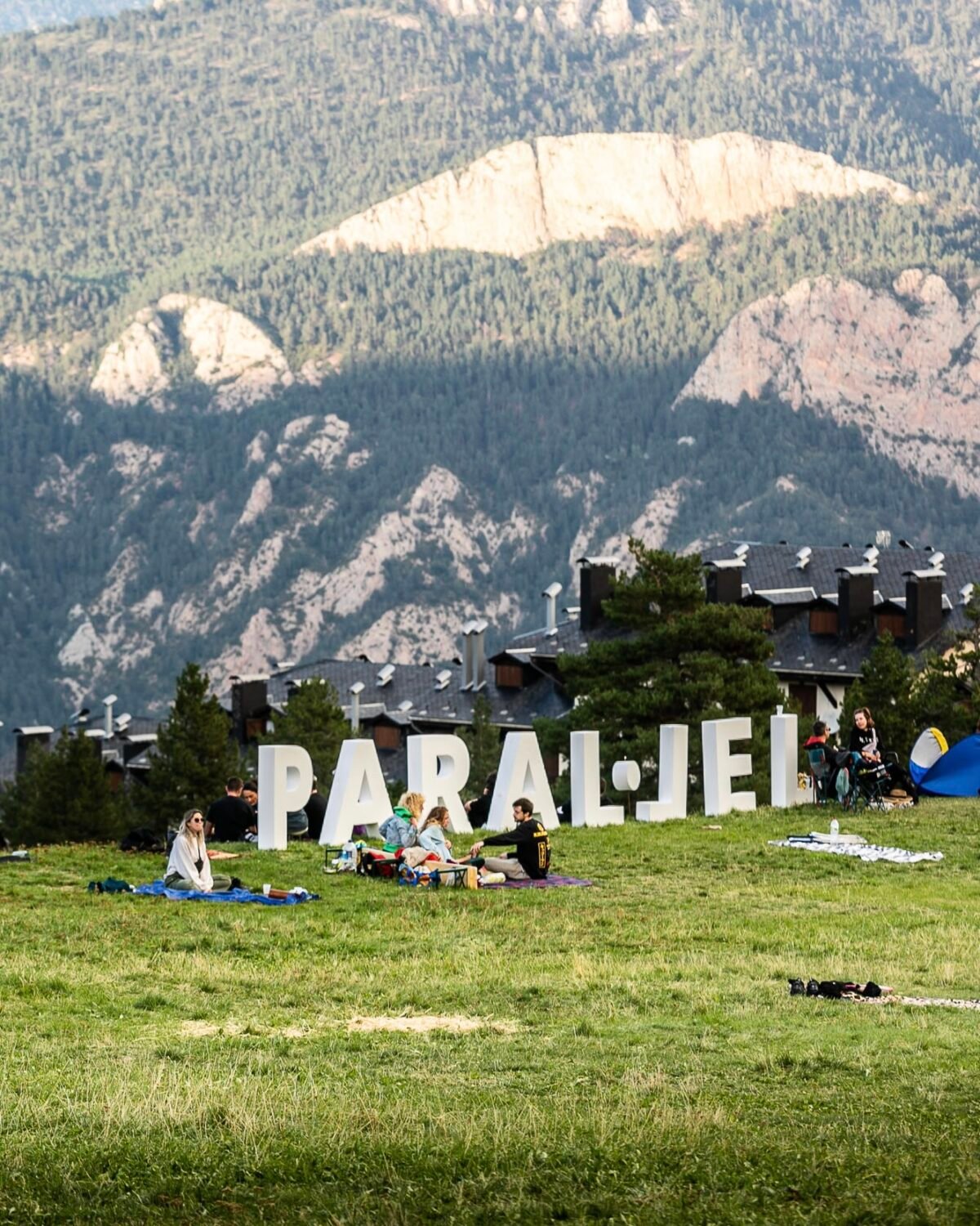UNCOVERS: Paral·lel Festival