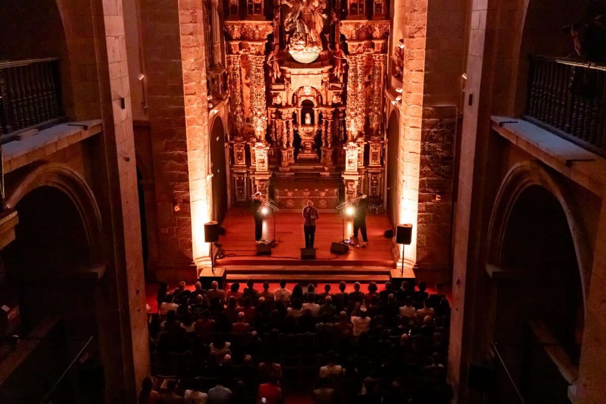 Topografie del sacro e del profano: Santiago in ascolto al WOS Festival 