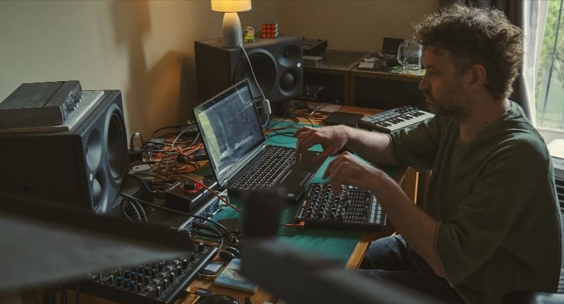 Nathan Fake ritorna con “Bialystok”: nuovo singolo e anticipo dell’album Evaporator