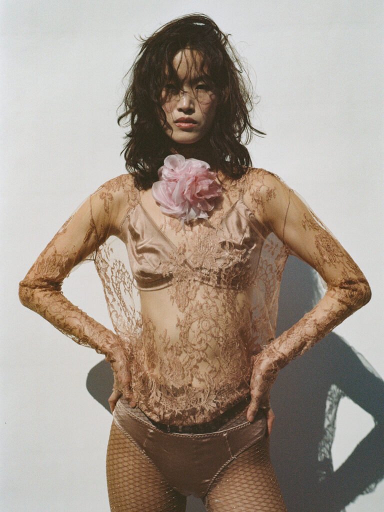 liu liu wears DOLCE&GABBANA, lingerie INTIMISSIMI, brooch flower I fiori di silvia, tights WOLFORD 
